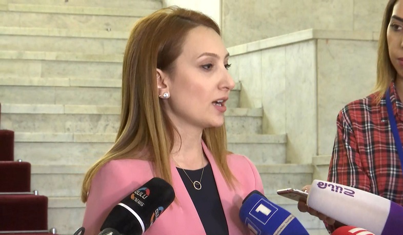 Մակունցը պատասխանում է Ծառուկյանին