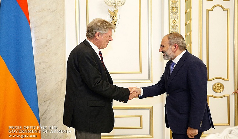 Վարչապետ Նիկոլ Փաշինյանն ընդունել է ԱՄՆ կոնգրեսական Ֆրենկ Փելոնին