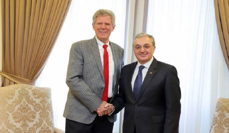 Արտգործնախարար Մնացականյանն ընդունել է կոնգրեսական Ֆրենկ Փելոնին