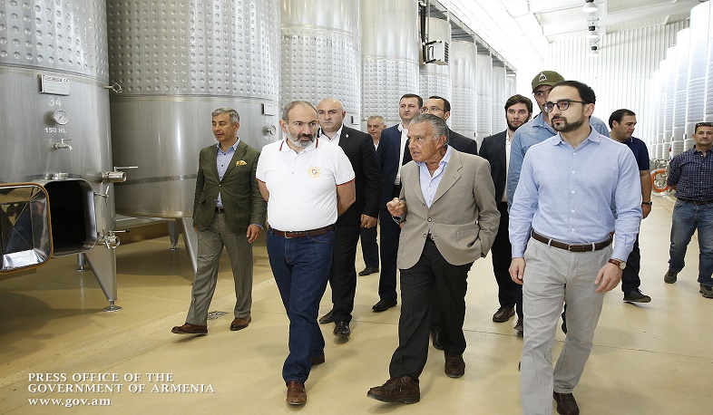 PM introduced to Eduardo Eurnekian's Tierras de Armenia CJSC
