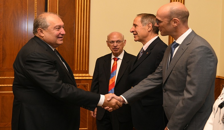 Նախագահ Արմեն Սարգսյանը հյուրընկալել է պրոֆեսոր Ջոն Բիլեզիկյանի գլխավորած պատվիրակությանը