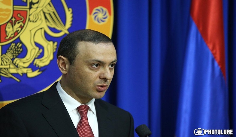 Վիտալի Բալասանյանն իրեն պահում է խուլիգանի պես. Արմեն Գրիգորյան