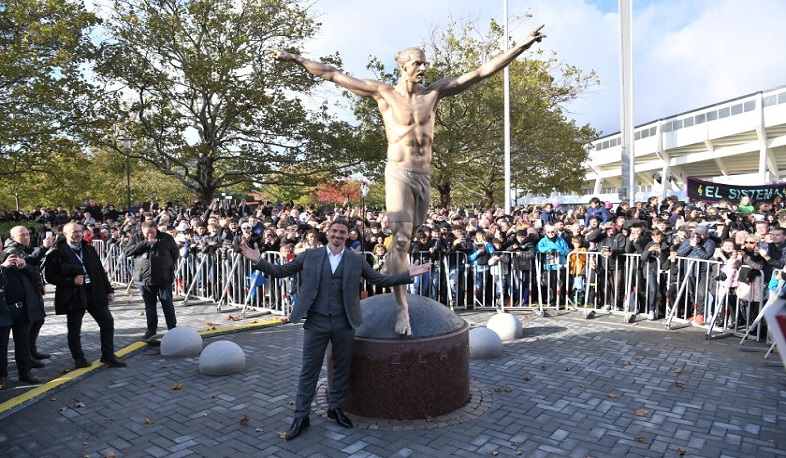 В Швеции установили памятник Златана Ибрагимовича