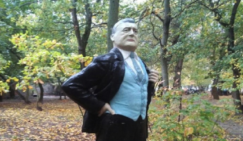 Ուկրաինայի նախկին նախագահի արձանը Զապորոժիե քաղաքում