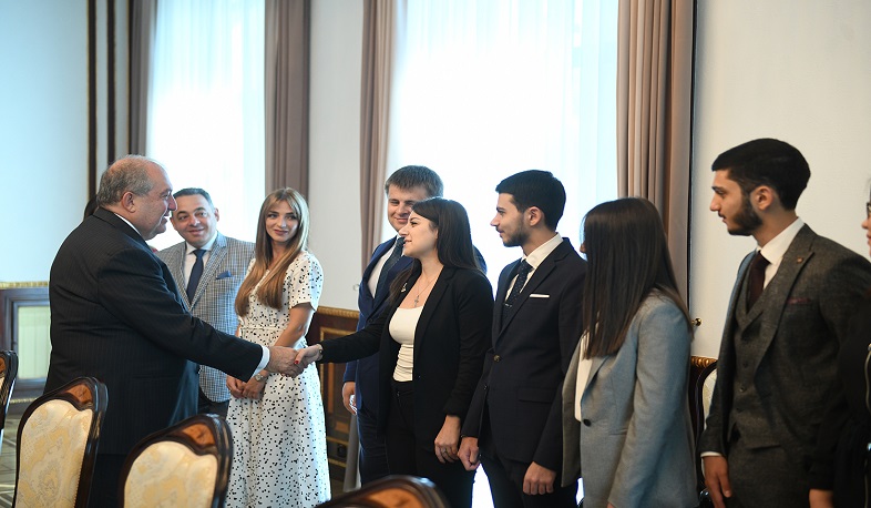 Նախագահը հյուրընկալել է «Երիտասարդ առաջնորդների միջազգային դպրոցի» մասնակիցներին