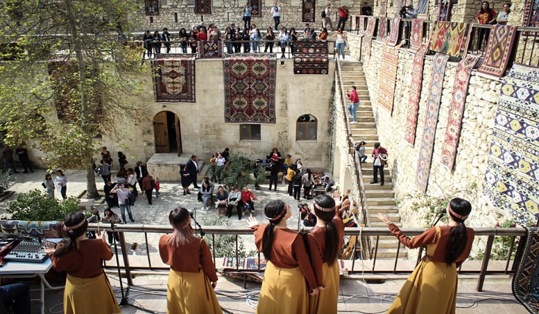 Քարերի և գորգերի ներդաշնակ խաղը Տիգրանակերտում