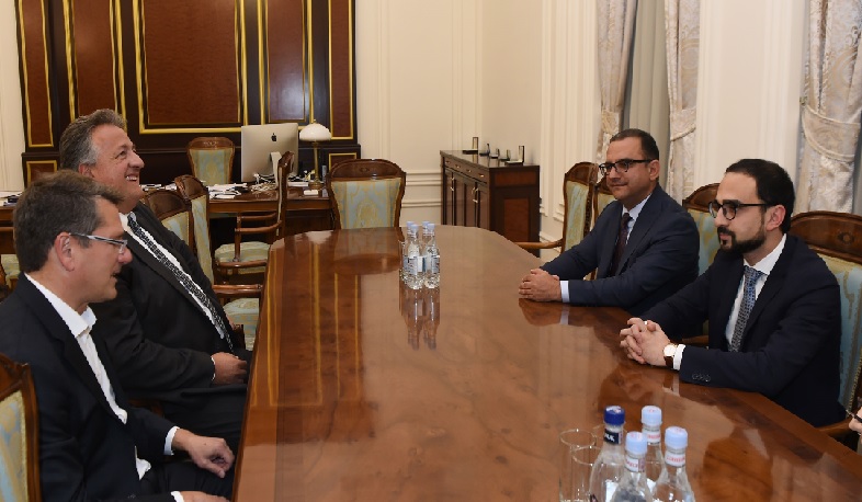 ՀՀ փոխվարչապետ Տիգրան Ավինյանն ընդունել է ամերիկահայ գործարար և բարեգործ Նուբար Աֆեյանին