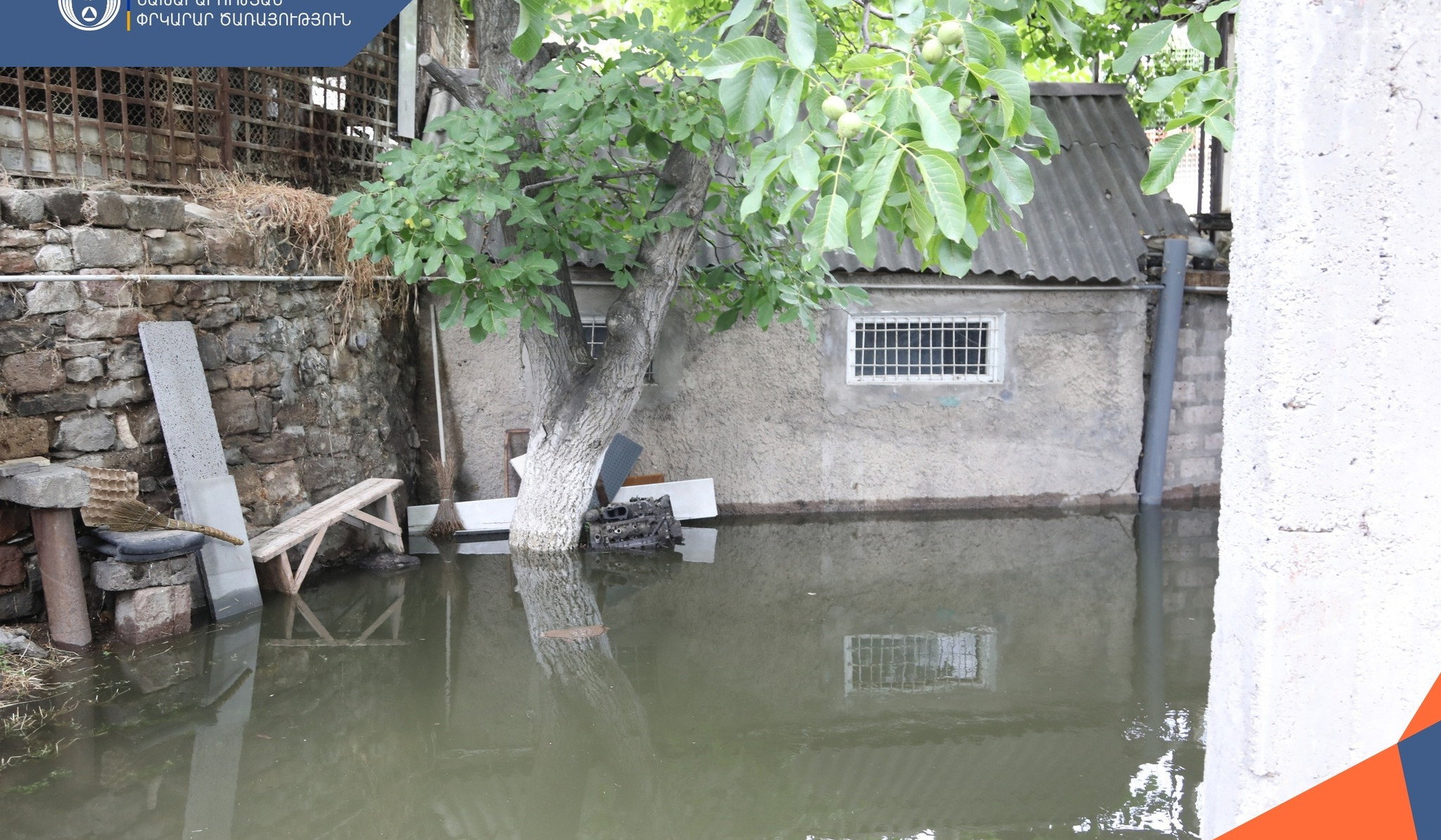 Ջրվեժ գյուղում առվի հունը բարձրացել է՝ ջրալցվել են տների բակեր, ավտոտնակներ և նկուղներ