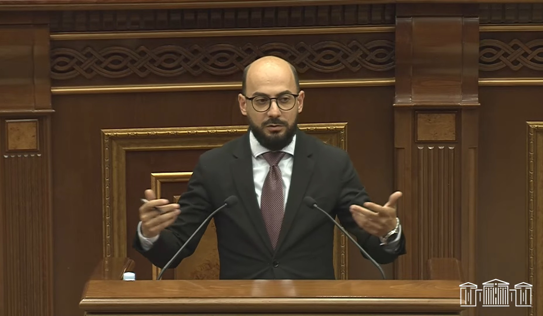 Քաղաքական հետապնդումը տոնածառ դնելու համար մարդկանց տանելը, մի քանի տարով կալանավորելն է. Արթուր Հովհաննիսյանը՝ ընդդիմությանը