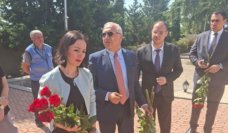 Ժաննա Անդրեասյանն այցելել է Թբիլիսիի հայկական պանթեոն