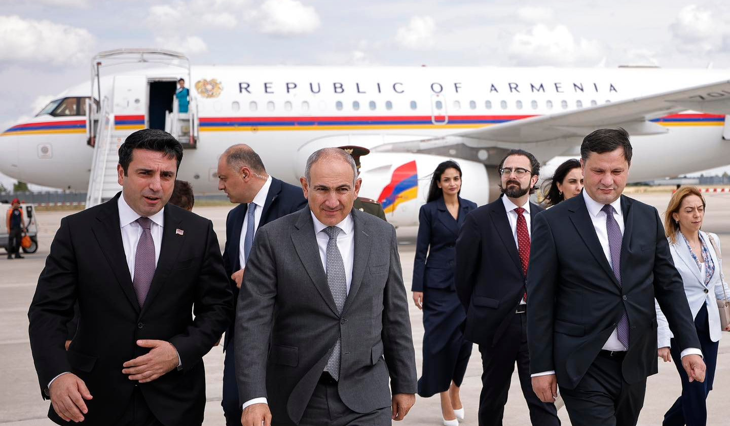 Прибыл во Францию с рабочим визитом: Премьер-министр