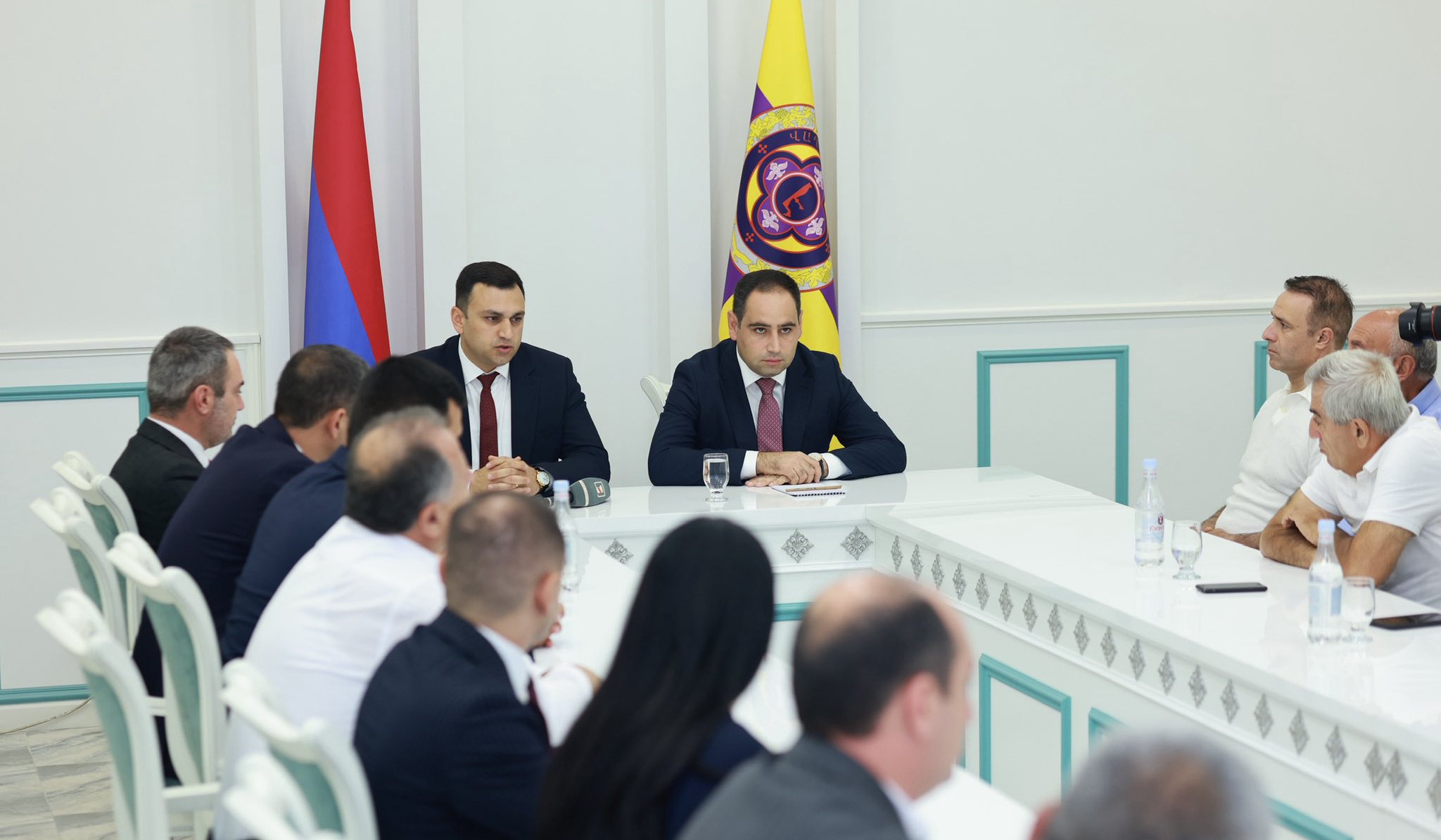 ՏԿԵ նախարարը Վաղարշապատի համայնքապետարանի աշխատակազմին է ներկայացրել համայնքի ղեկավարի պաշտոնակատարին