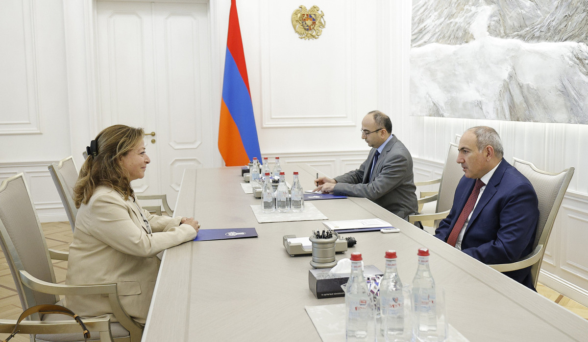Paşinyan Livan səfirini qəbul edib