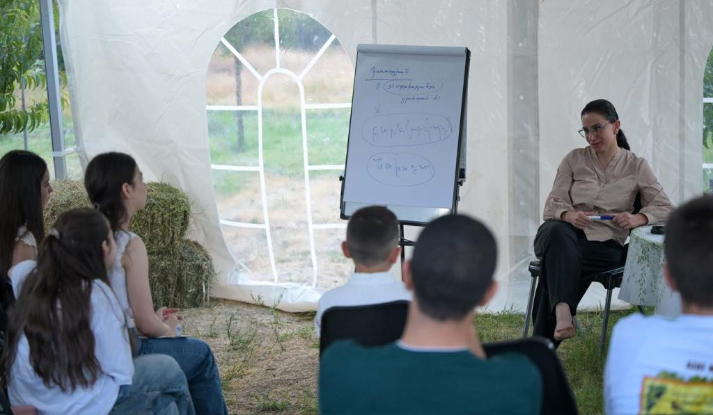Աննա Վարդապետյանը «Արի գյուղ, գյուղում կյանք կա» նախաձեռնության շրջանակում հանդիպել է Արարատի մարզի չորս բնակավայրի աշակերտների հետ