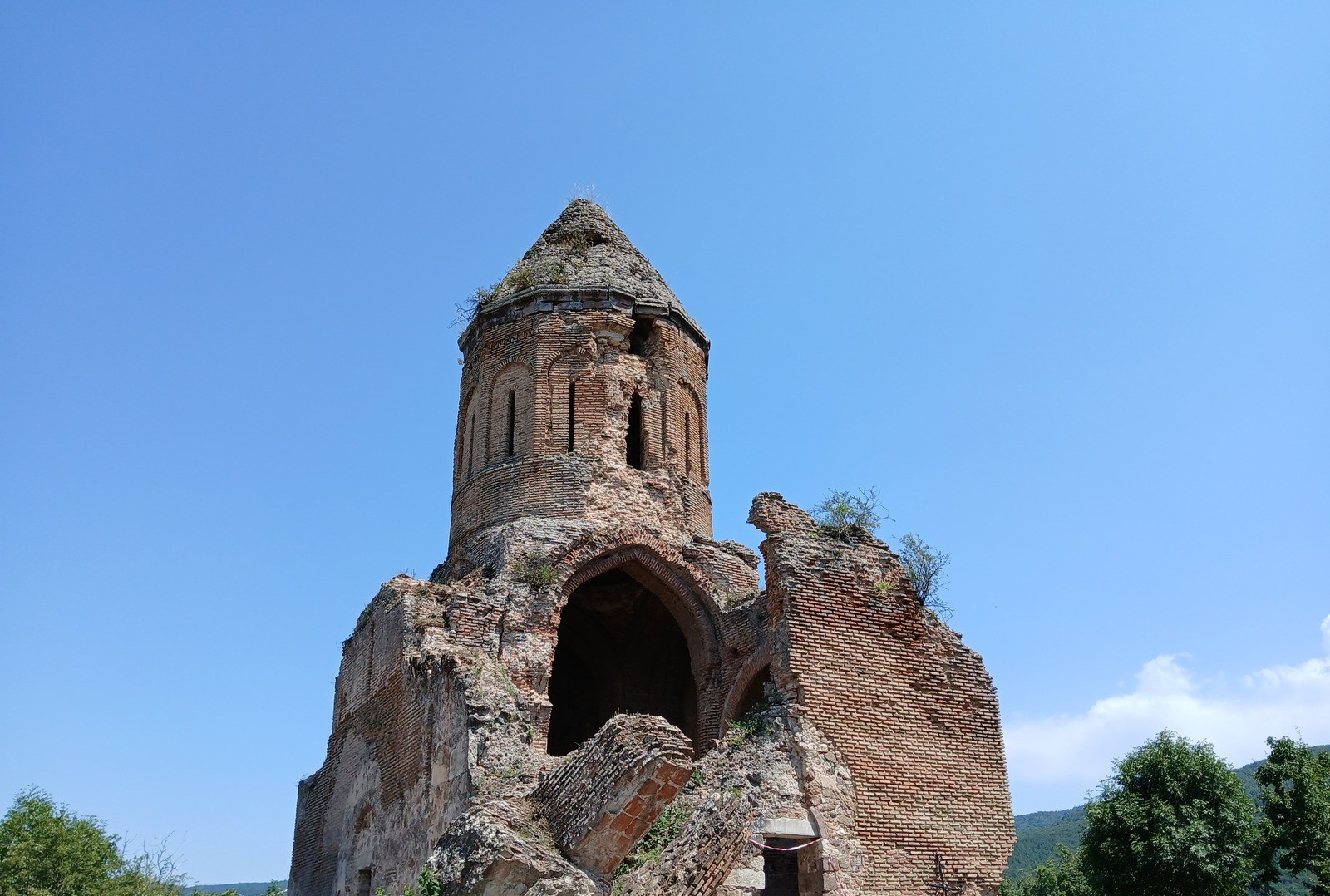 Վերականգնվում են Կիրանցի Սբ Երրորդություն եկեղեցին և Սրվեղի վանական համալիրը