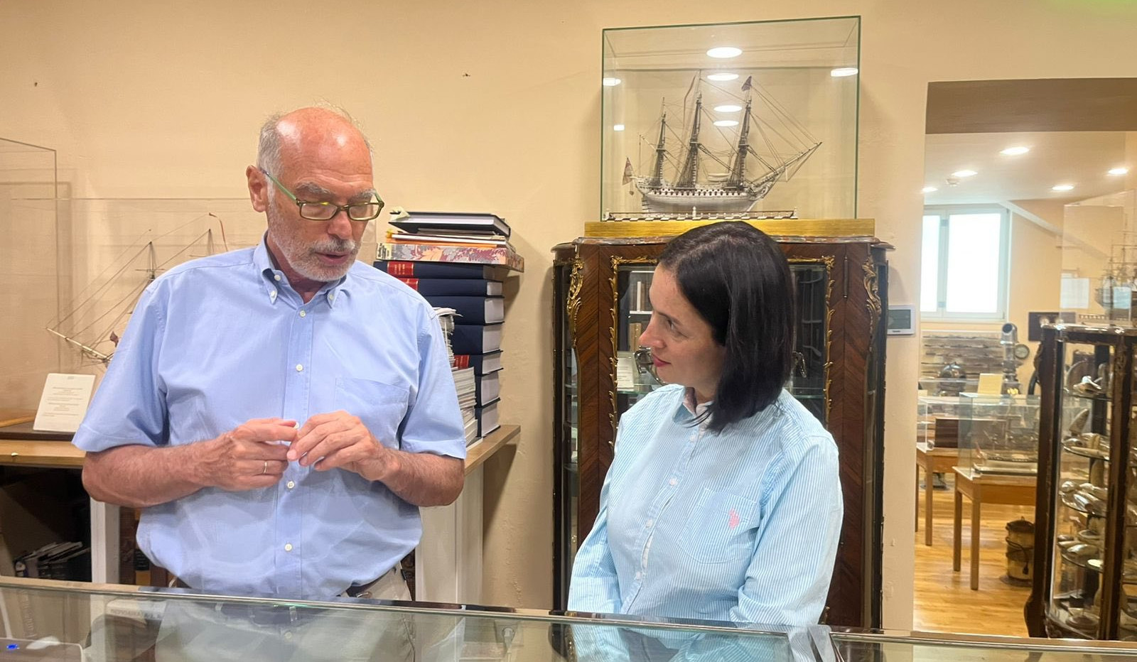 ԿԳՄՍ նախարարը Բենակի թանգարանում ծանոթացել է հնագույն ցուցանմուշներին, որոնց մեջ առկա են նաև հայկական ծագմամբ կավաշեն առարկաներ