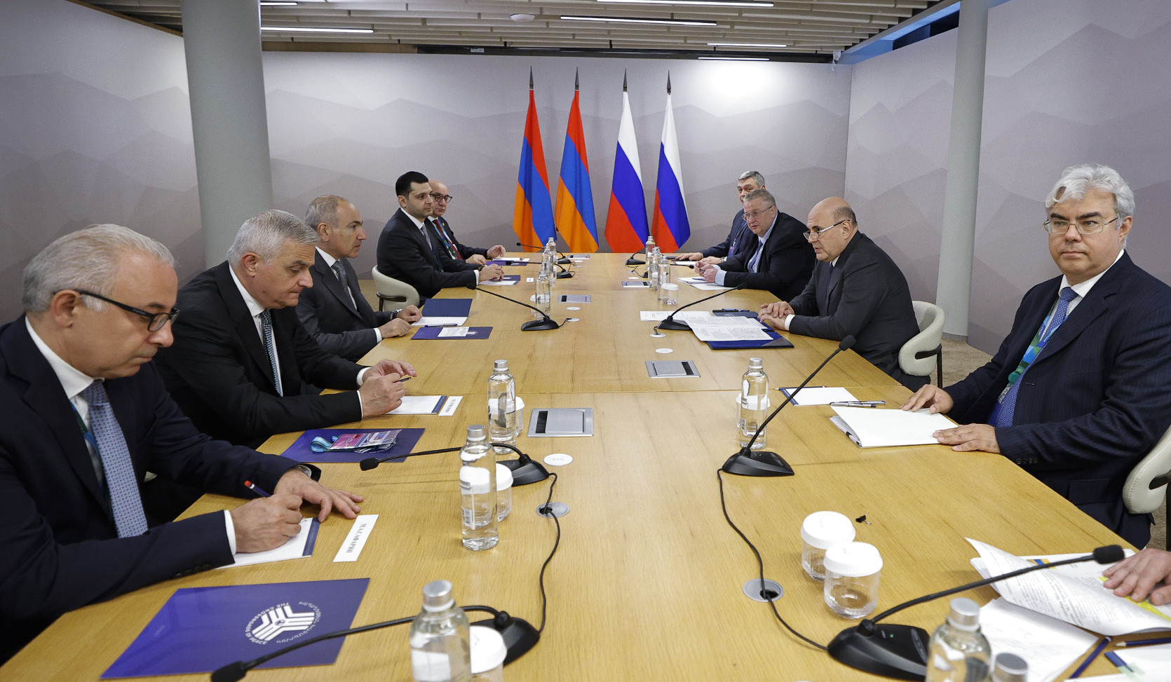 Пашинян и Мишустин обсудили текущее состояние армяно-российских отношений