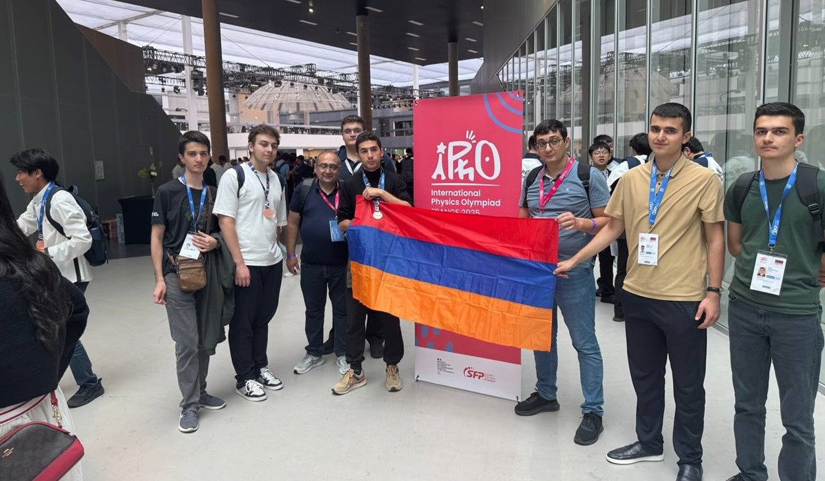 2 բրոնզե մեդալ՝ ֆիզիկայի միջազգային օլիմպիադայում