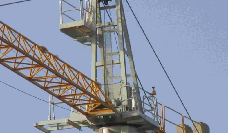 Փրկարարները քաղաքացիներին իջեցրել են խափանված կռունկից