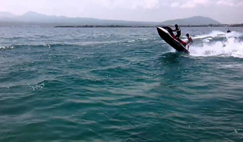 Ջրափրկարարները Սևանա լճից դուրս են բերել քաղաքացիներին և շրջված մոտորանավակը