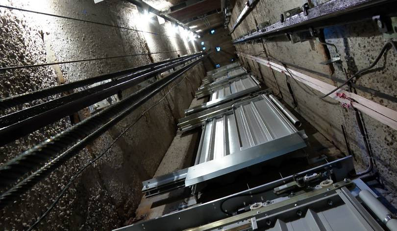 Քաղաքացին արգելափակվել է վերելակի խցիկի տակ․ օգնության են հասել փրկարարները