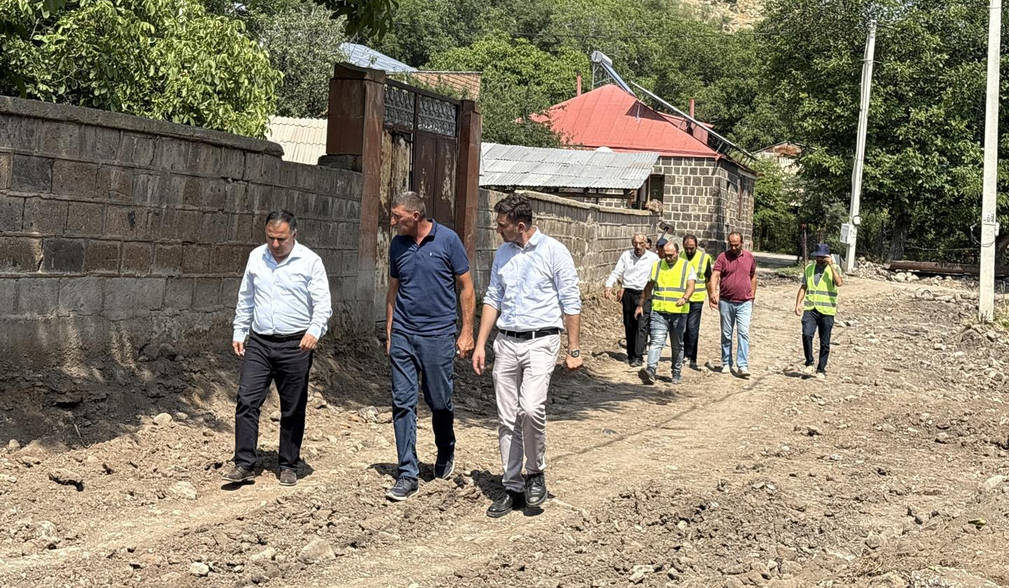 «Ճանապարհային դեպարտամենտ»-ի ներկայացուցիչները ծանոթացել են Կոշ-Վերին Սասունիկ-Լեռնարոտ և Ավան-Խնուսիկ ճանապարհների հիմնանորոգման ընթացքին