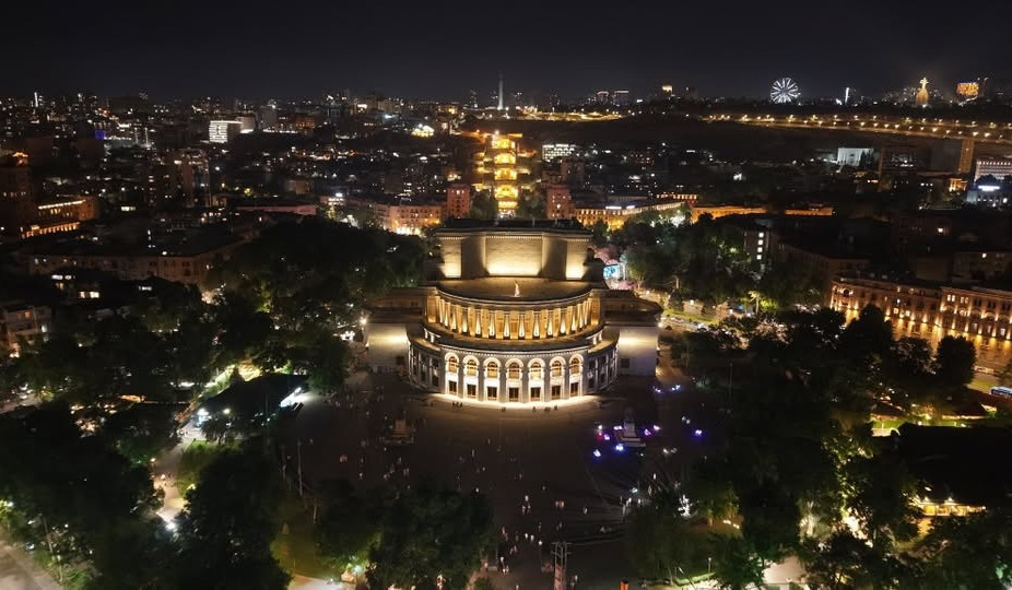 Օպերայի շենքի նոր լուսավորությունը․ Տիգրան Ավինյանը տեսանյութ է հրապարակել