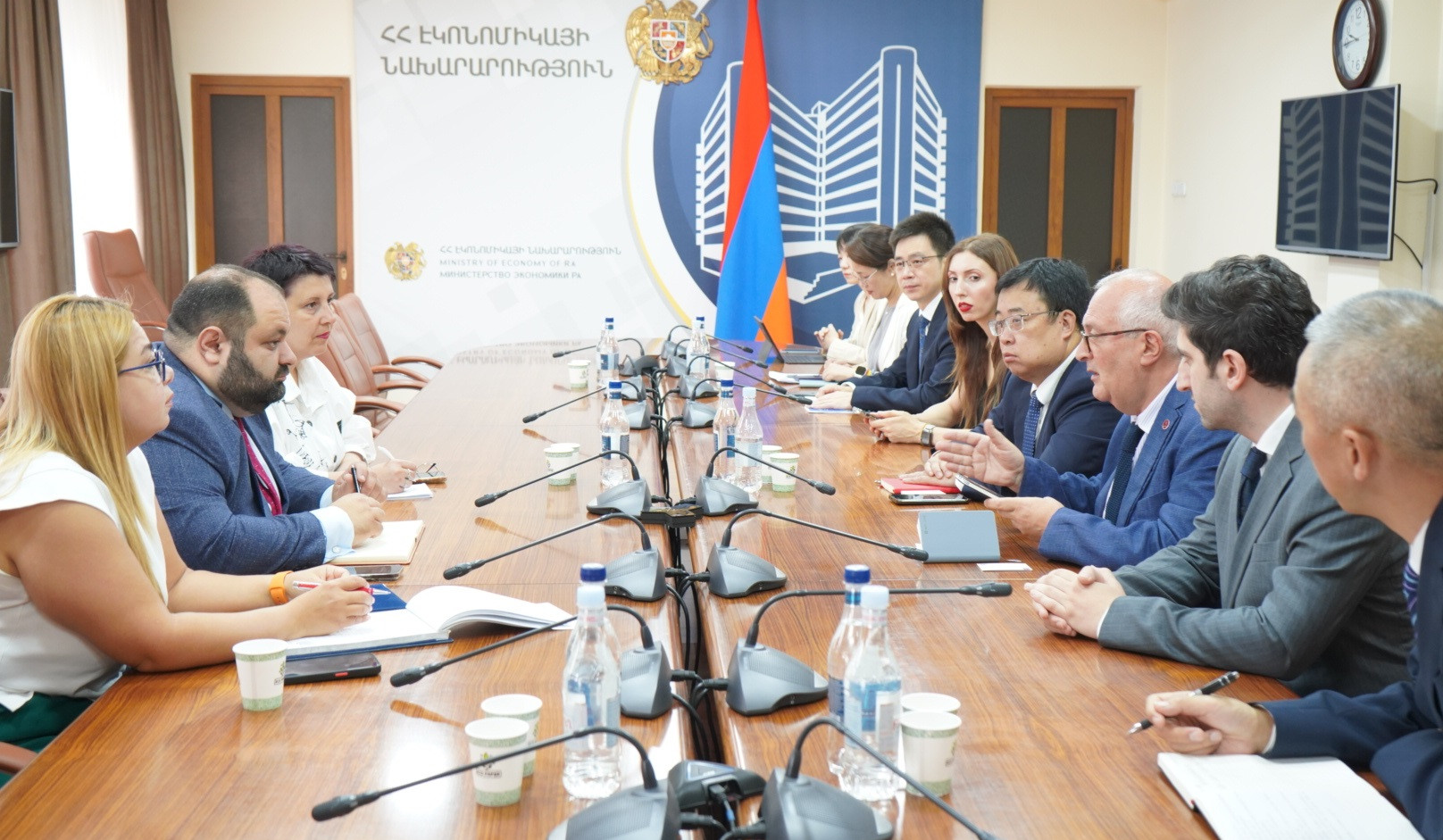 Էկոնոմիկայի նախարարի տեղակալը և Շանհայի պատվիրակությունը քննարկել են գործարար կապերի զարգացման հեռանկարները