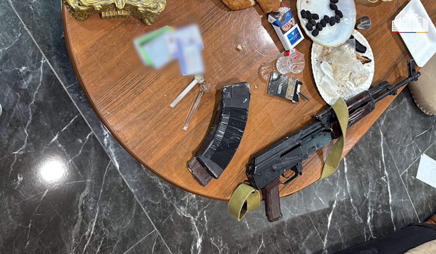 Չարենցավանի բնակիչը համաքաղաքացու միջոցով ցանկացել է ձեռք բերել «Կալաշնիկովի» ինքնաձիգ. ՔՈԳՎ բացահայտումը