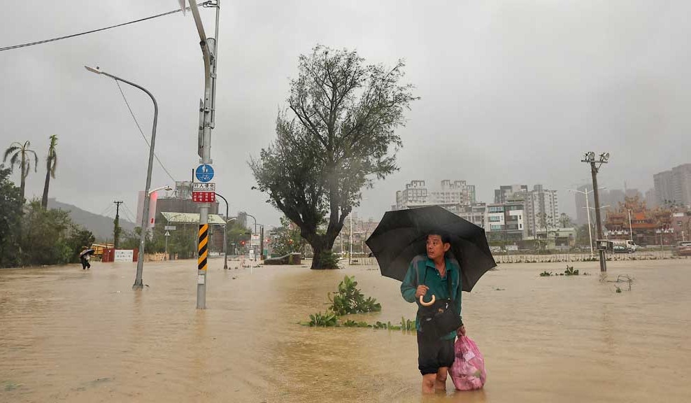 Heavy rain batters southern Taiwan; 4 dead, over 5,900 evacuated