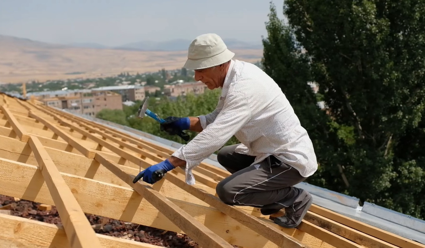 Նաիրի համայնքի 19 շենքերի տանիքներն ու շքամուտքերը վերանորոգվում են սուբվենցիոն ծրագրով. ՏԿԵՆ