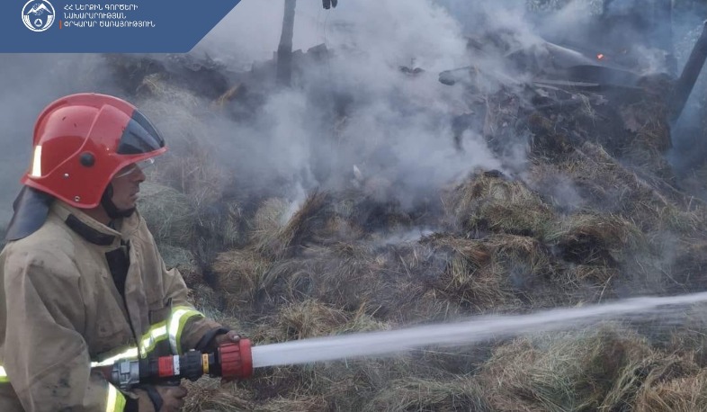 Լուսակունքի տներից մեկի բակում հրդեհ է բռնկվել. այրվել է 300 հակ անասնակեր