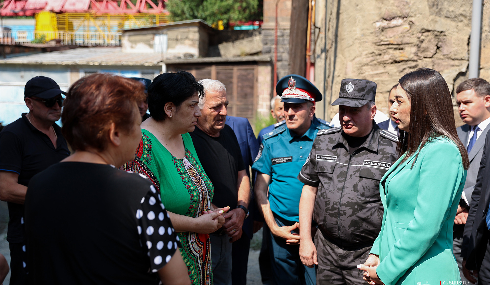 ՆԳ նախարարը աղետից տուժած բնակիչների հետ քննարկել է փոխհատուցման ծրագրերի իրականացման գործընթացները