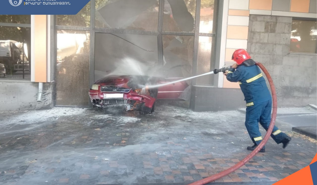 Հերացու փողոցում տեղի է ունեցել վթար՝ հրդեհի բռնկմամբ