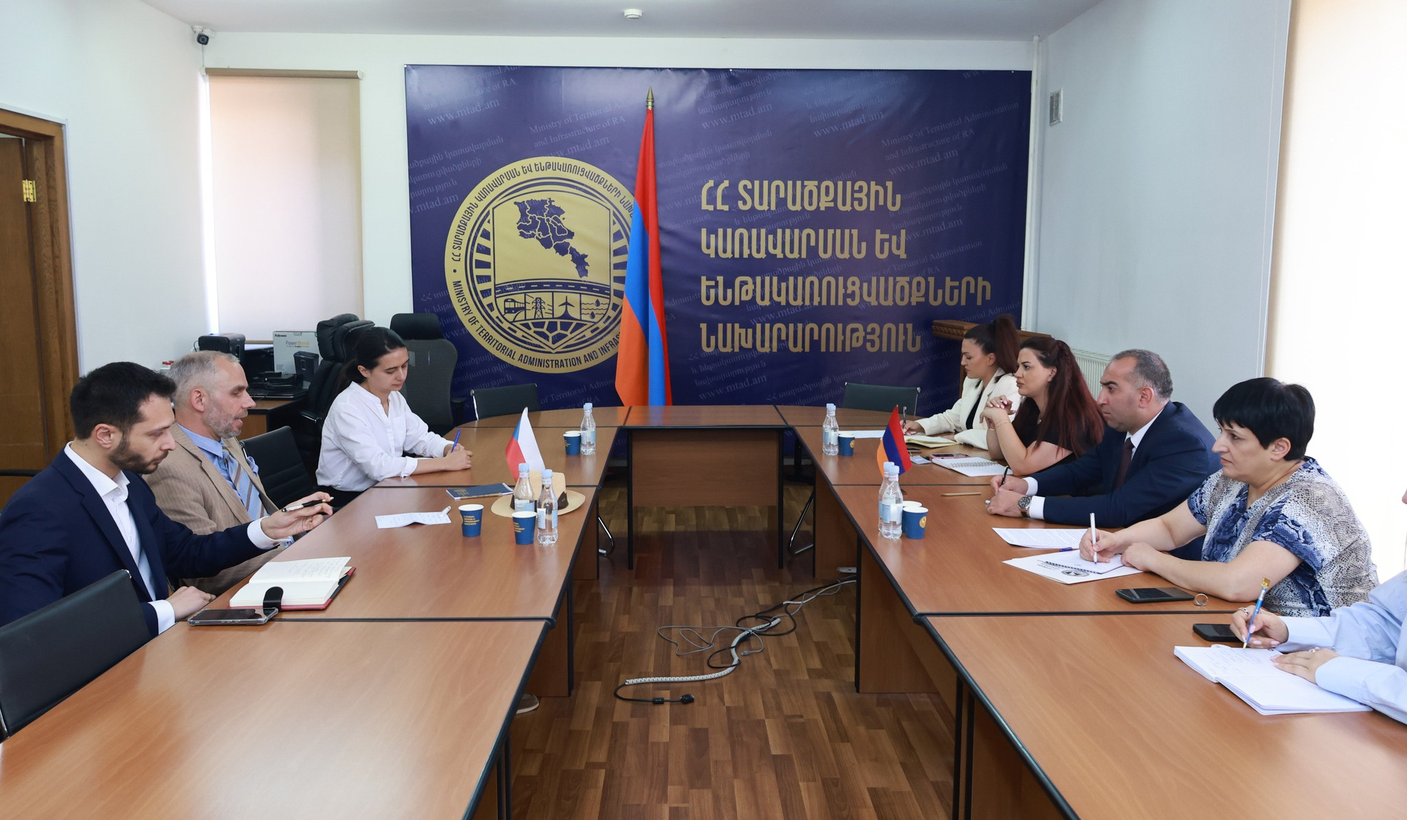 ՏԿԵՆ-ում Չեխիայի դեսպանի հետ քննարկվել են Կոտայքի և Գեղարքունիքի մարզերի կոշտ կենցաղային թափոնների կառավարման ծրագրի արդյունքները