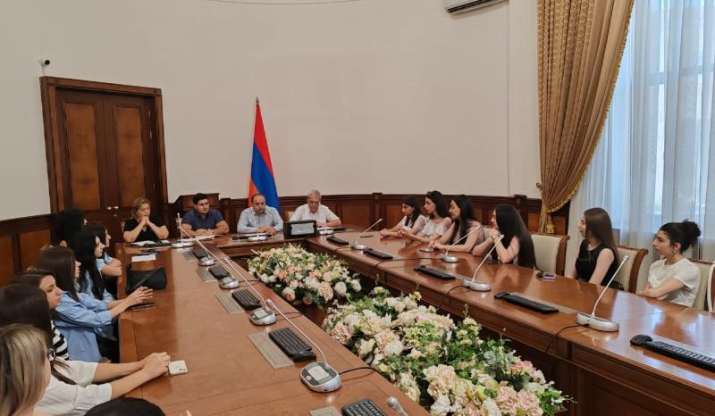 Մի շարք երիտասարդ ուսանողներ որպես փորձնակներ կմիանան Ֆինանսների նախարարության աշխատանքներին