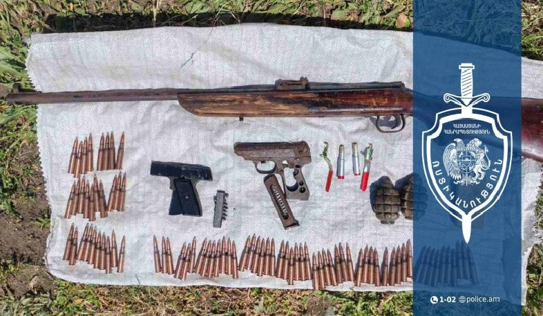 «Կալաշնիկովի» ինքնաձիգներ, ատրճանակ, պայթուցիչներով նռնակներ․ ապօրինի զենք-զինամթերքի հայտնաբերում Վայոց ձորի մարզում