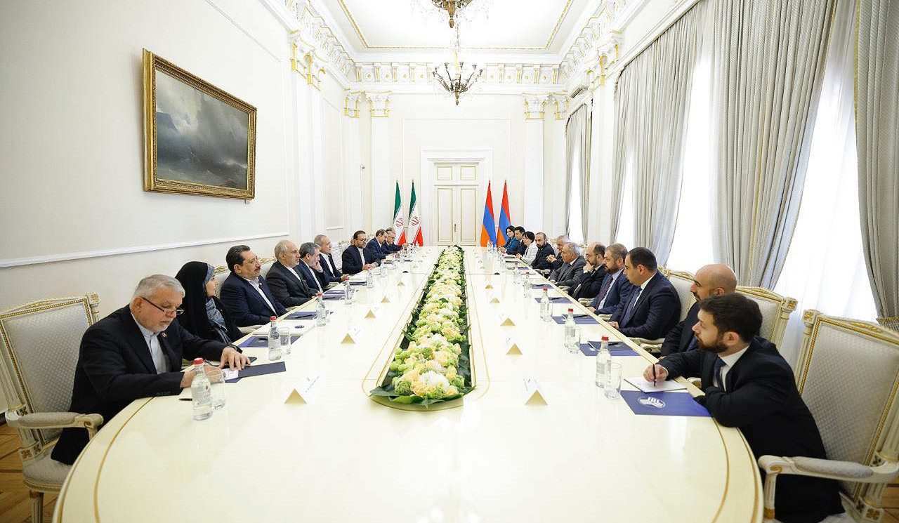 Расширенная встреча премьер-министра Армении и президента Ирана