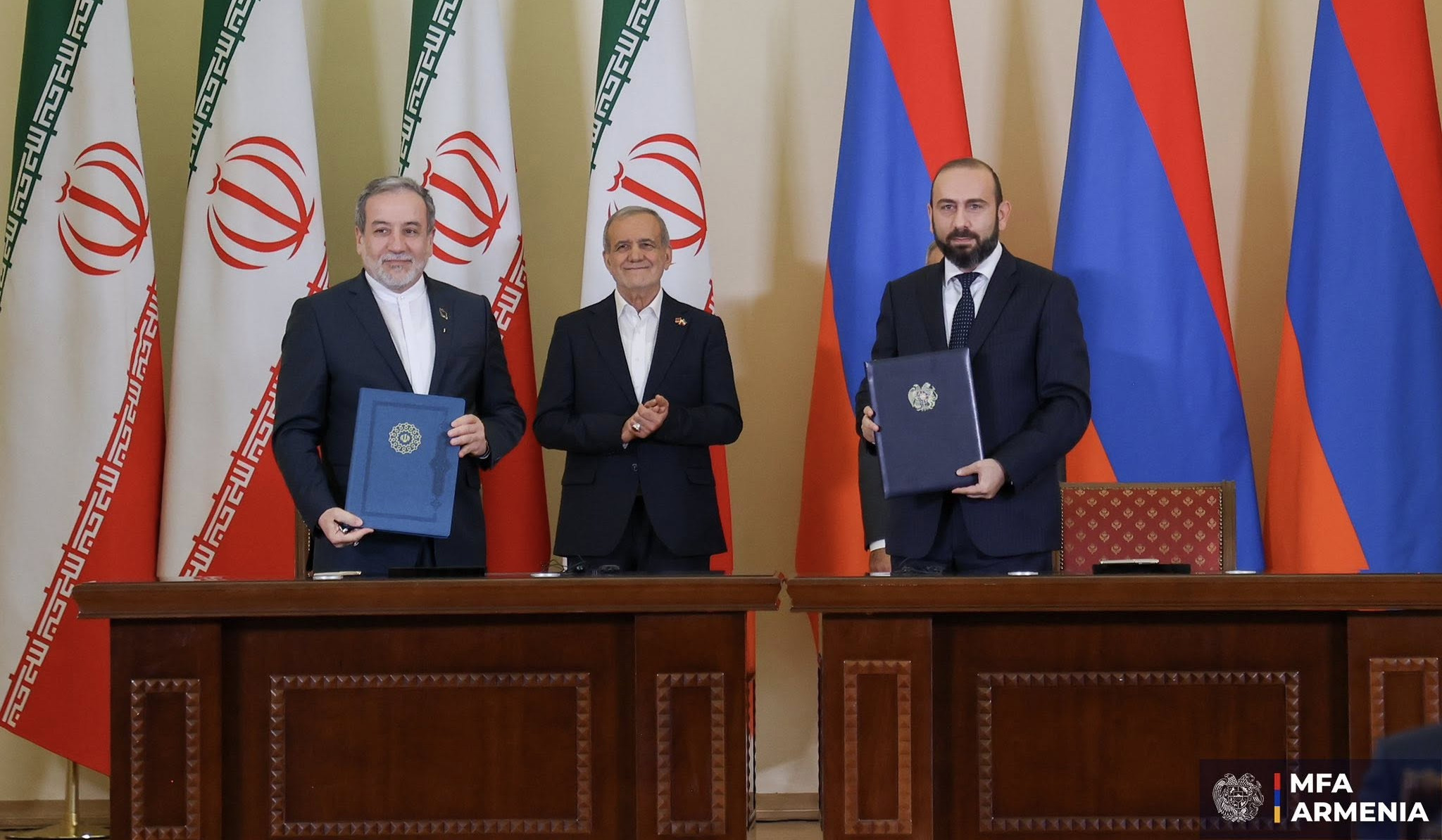 Ermənistanla İran arasında sənəd imzalanma mərasimi olub