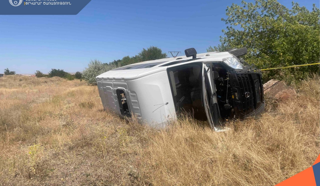 Գյումրի-Մարմաշեն ավտոճանապարհին միկրոավտոբուս է կողաշրջվել․ կա տուժած