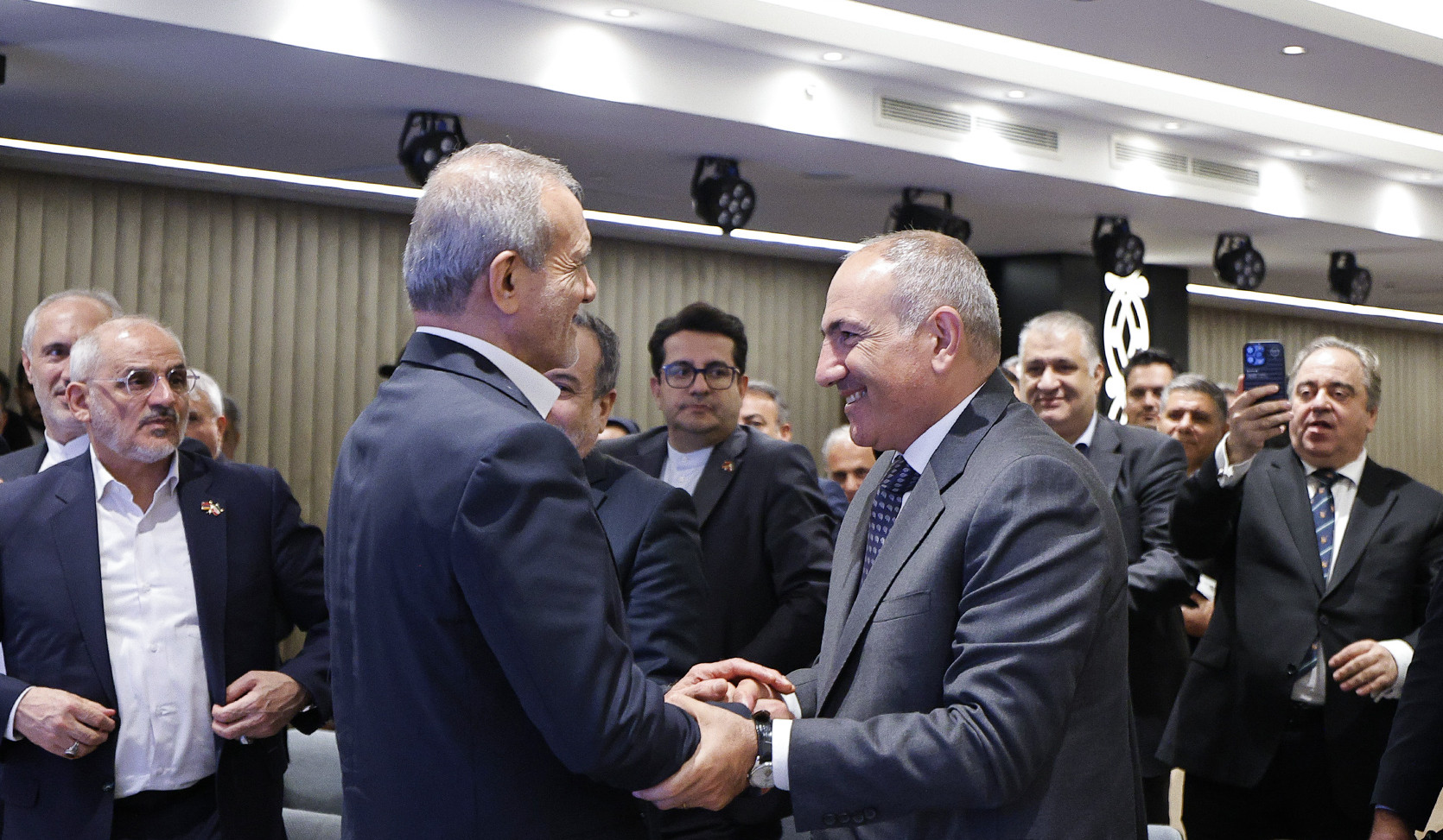 Իրանի նախագահի հետ վերահաստատել ենք մեր նպատակադրումը՝ երկկողմ առևտրաշրջանառության ծավալը հասցնելու 1 մլրդ, ապա՝ 3 մլրդ ԱՄՆ դոլարի. Փաշինյան