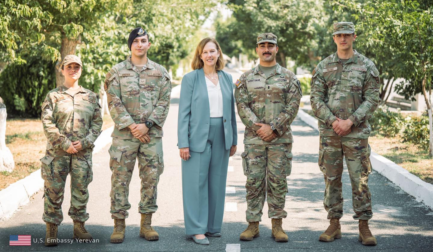 Դեսպան Քվինը զրուցել է ծագումով հայ ԱՄՆ զինծառայողների հետ