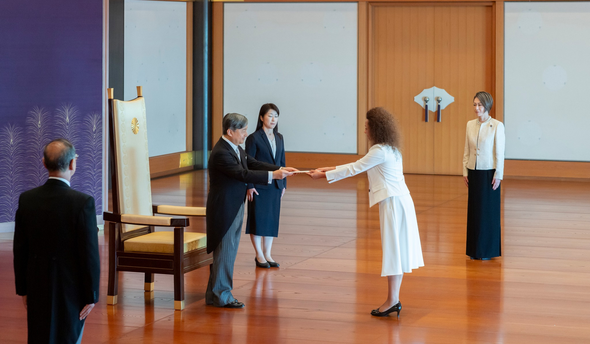 Դեսպան Մոնիկա Սիմոնյանն իր հավատարմագրերն է հանձնել Ճապոնիայի կայսր Նարուհիտոյին