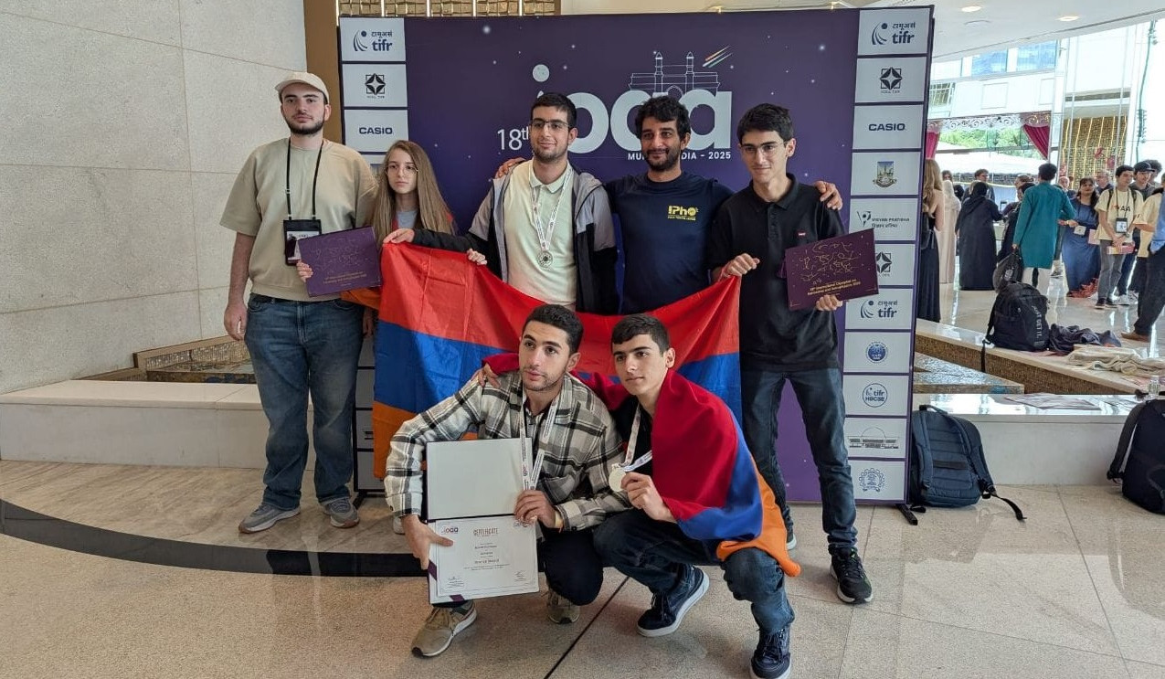 2 արծաթե և 1 բրոնզե մեդալ՝ աստղագիտության և աստղաֆիզիկայի միջազգային օլիմպիադայում