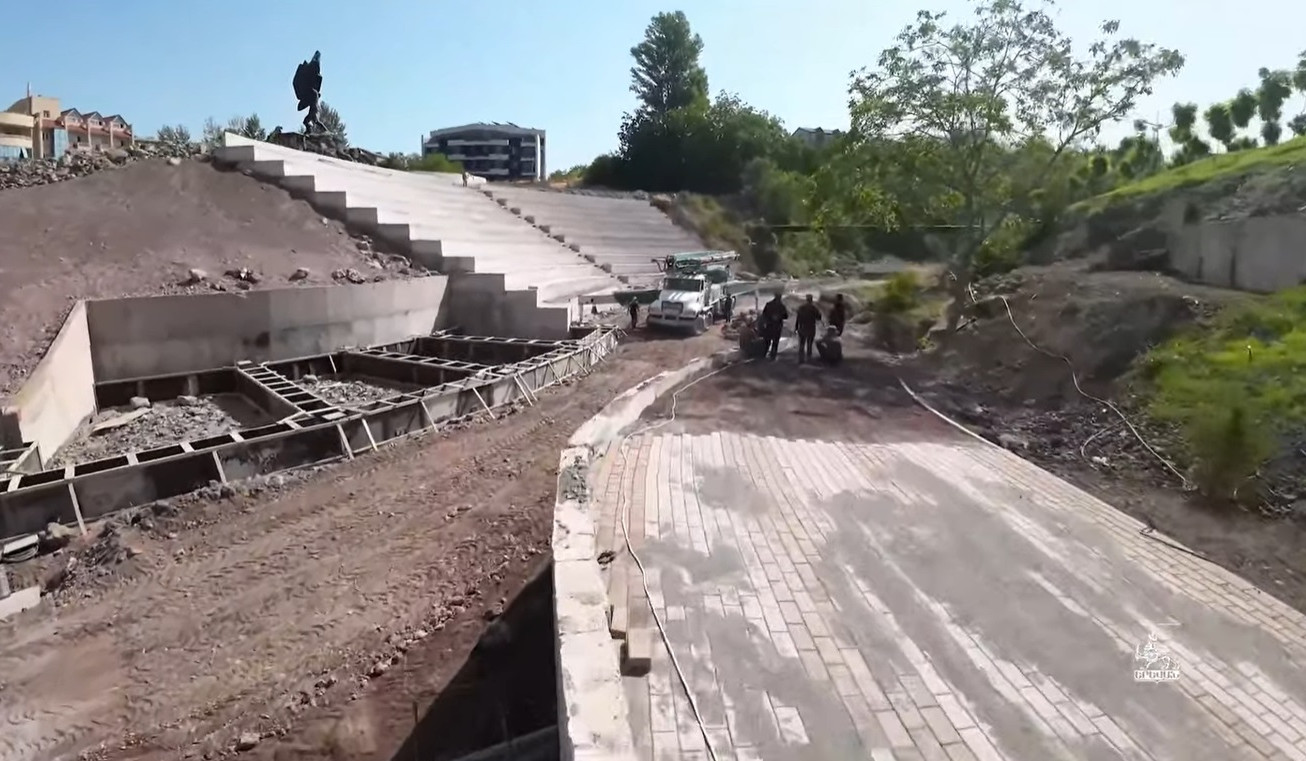 Նոր Նորքում՝ Տորք Անգեղի արձանին հարակից տարածքում, հիմնում է քաղաքային նոր զբոսայգի