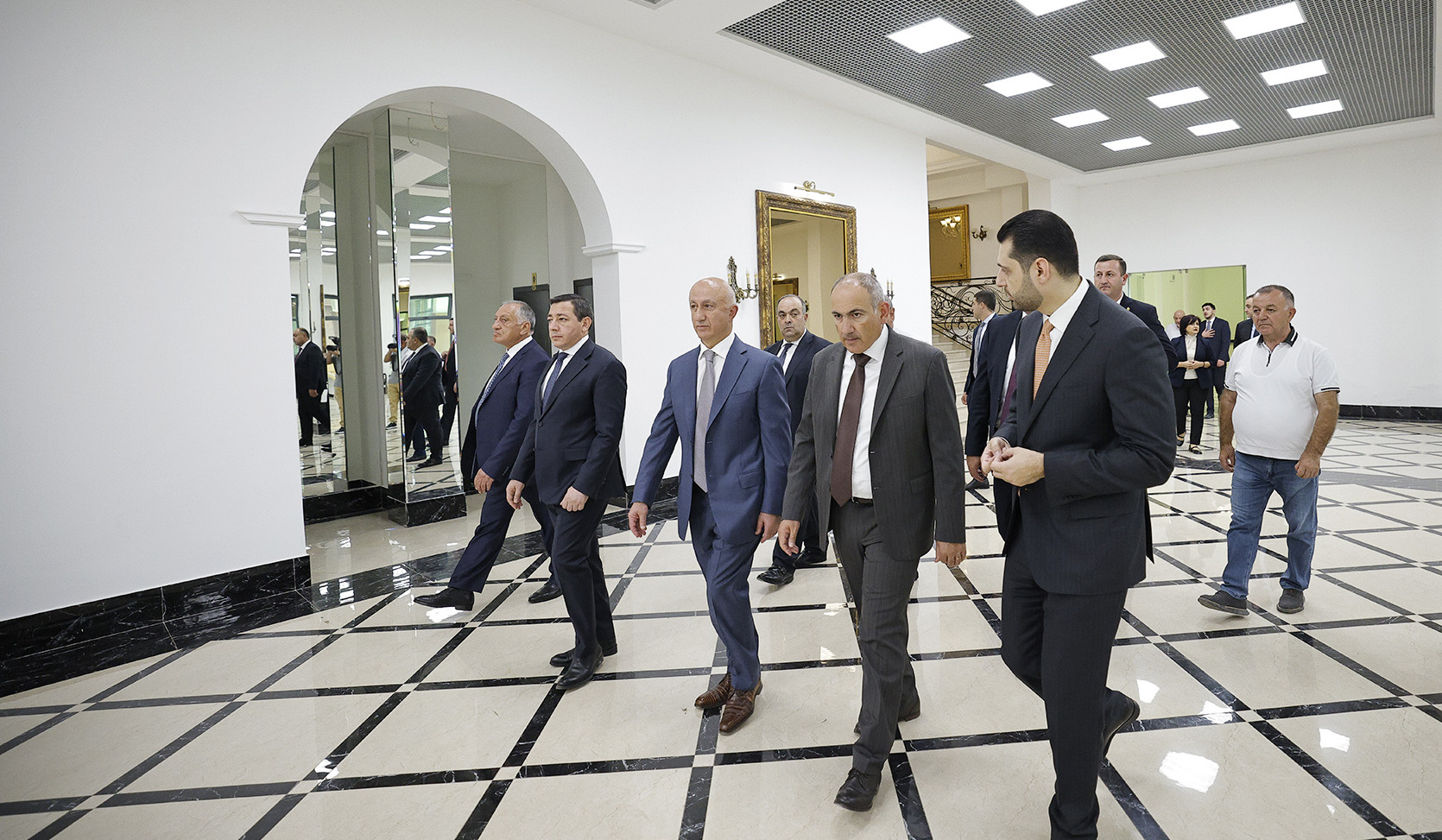 Prime Minister familiarizes himself with organizational work for COP17 in Armenia