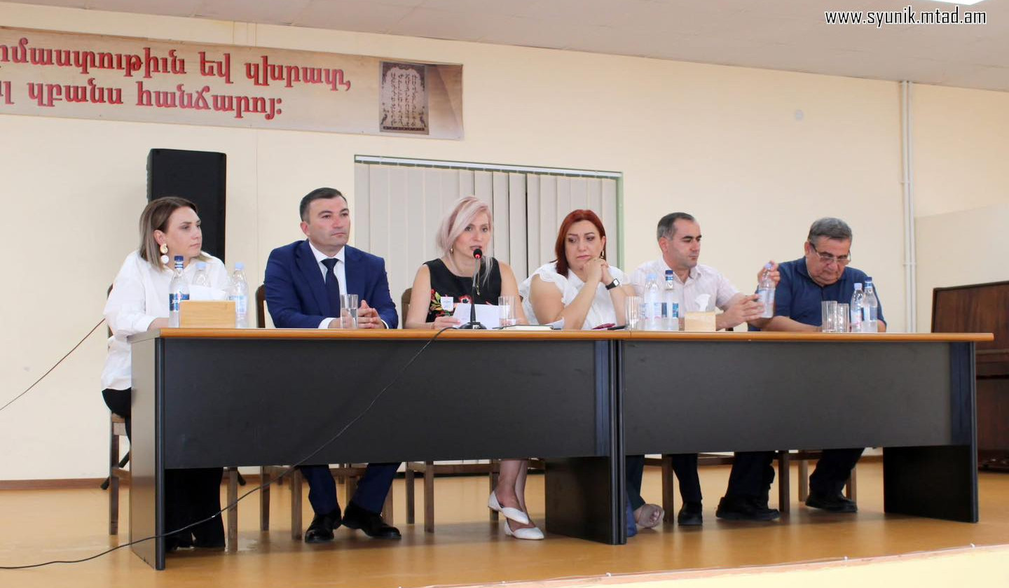 Նոր ուսումնական տարվան ընդառաջ շարունակվում են օգոստոսյան խորհրդակցությունները