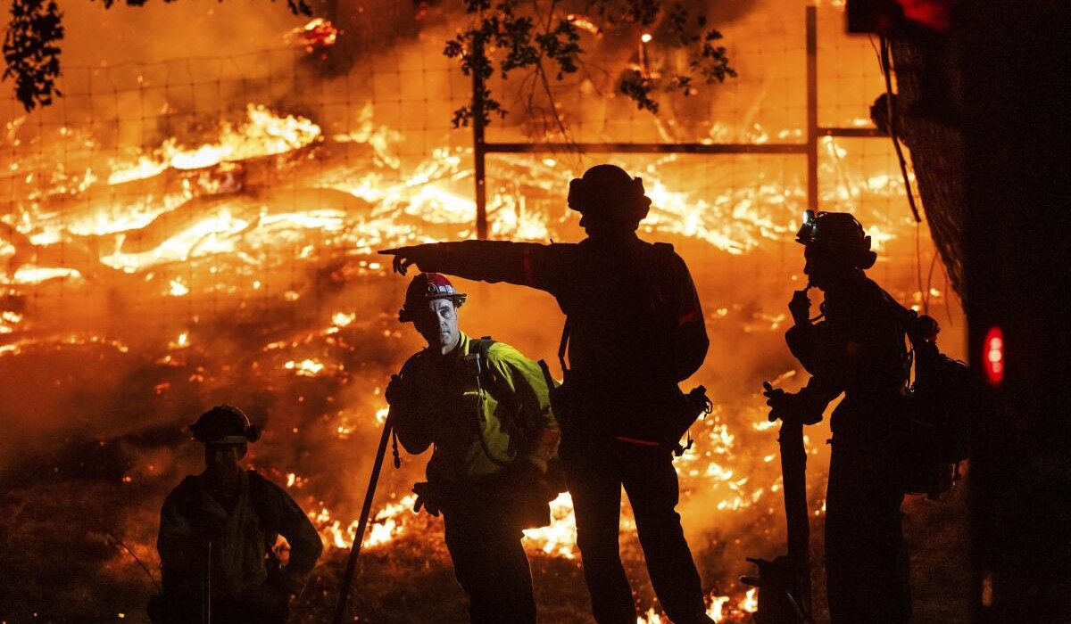 Firefighters battle Pickett fire in California