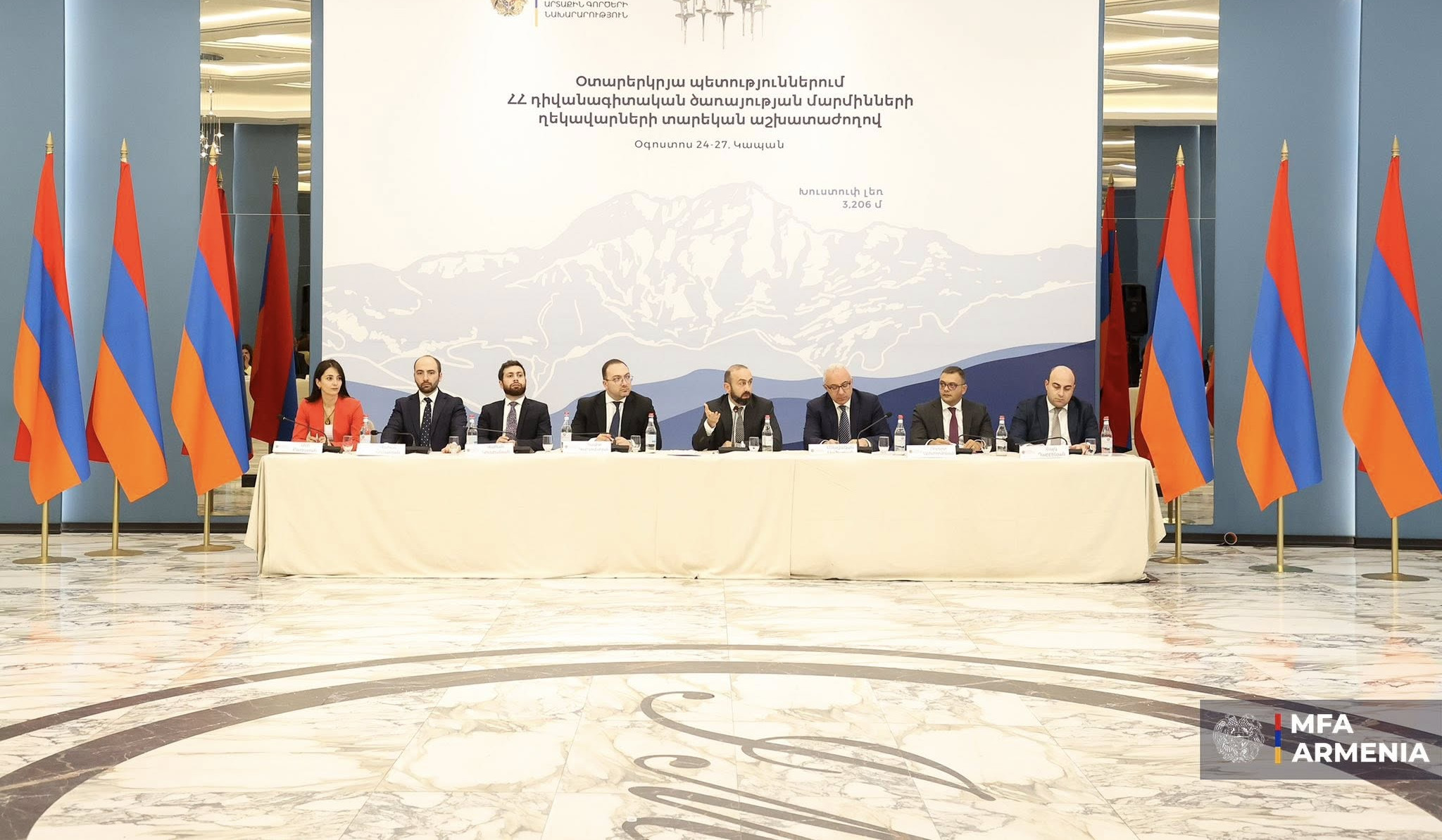 Ararat Mirzoyan Kapanda regional kommunikasiyaların açılmasının yaratdığı imkanları təqdim edib