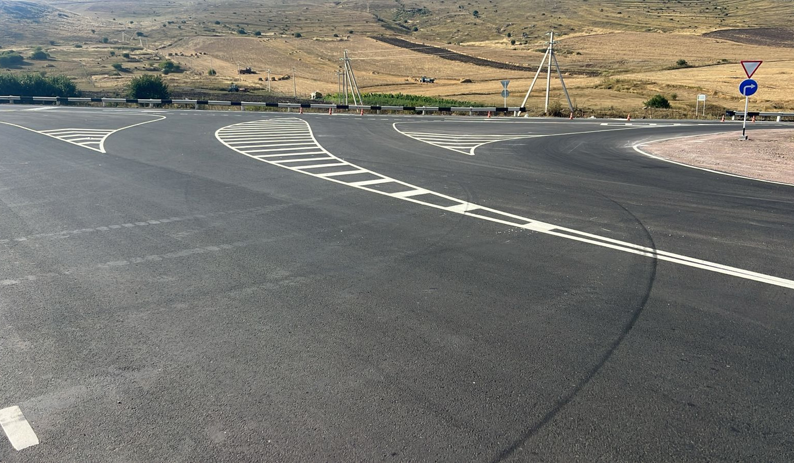 Տաթև տանող ճանապարհի՝ 19.5 կմ երկարությամբ հատվածի հիմնանորոգումն ավարտական փուլում է